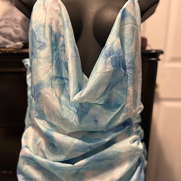 PrettyLittleThing Blue Tie Dye Bodycon Dress - Picture 5 of 6